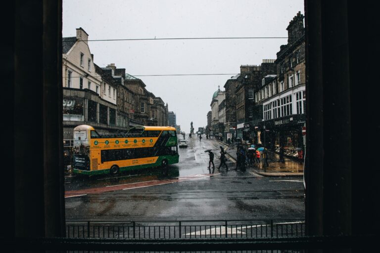 Best Way to Travel Around Scotland: Train/Bus/Cycling (2024)